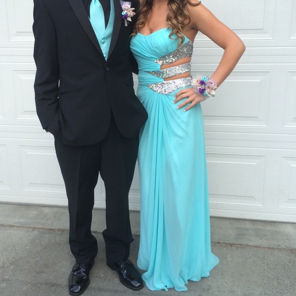 Prom dress - Picture 1 of 2